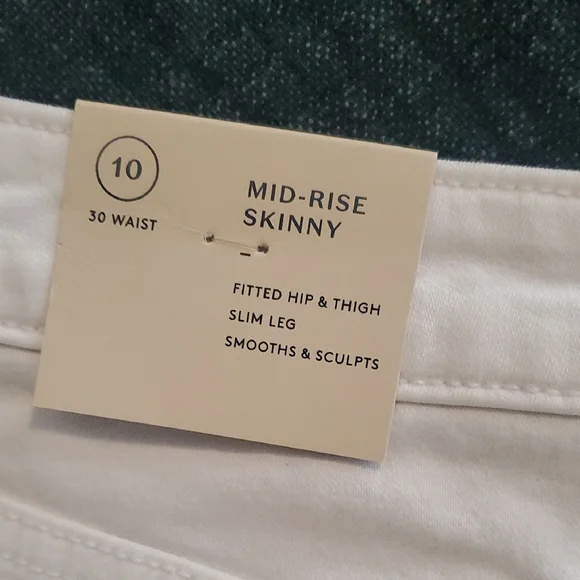 NWT Women's White Distressed Cropped Jeans - Picture 2 of 6